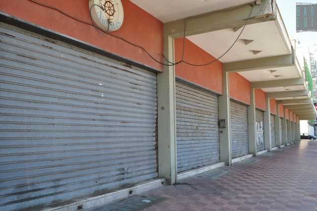 Bari, quelle decine di saracinesche abbassate di fronte a Pane e Pomodoro